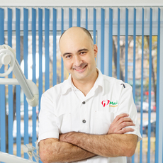 Хамхоев Малик Русланбекович, стоматолог-хирург