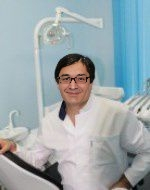 Омаров Артур Михайлович, стоматолог-хирург
