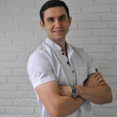 Плаксюк Игорь Олегович, стоматолог-хирург