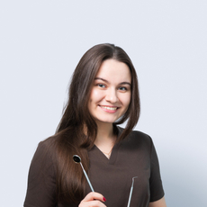 Баринова Алина Арсеновна, стоматолог-терапевт