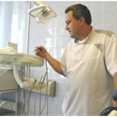 Онегин Лев Петрович, стоматолог-терапевт