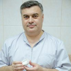 Курбанов Рустам Идрисович, стоматолог-терапевт
