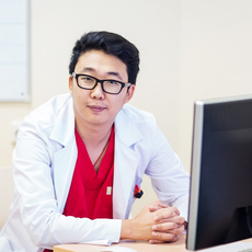 Ларинов Денис Викторович, онколог