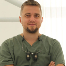 Вольвач Александр Евгеньевич, стоматолог-хирург