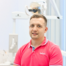 Ларюшин Леонид Владимирович, стоматолог-терапевт