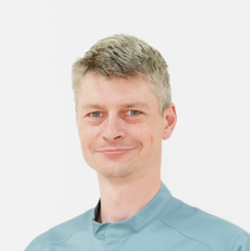 Смирнов Александр Сергеевич, стоматолог-терапевт