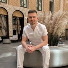 Уваров Артур Эдуардович, массажист