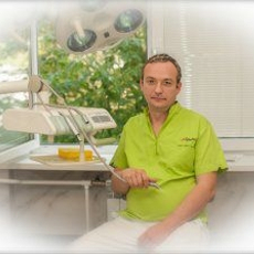 Титов Дмитрий Владимирович, стоматолог-терапевт