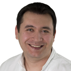 Акрамов Максим Леонидович, стоматолог-хирург