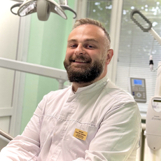 Авагимян Александр Сергеевич, стоматолог-терапевт