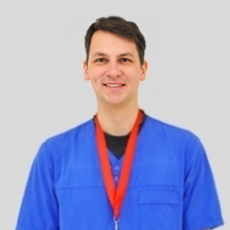 Наумов Денис Дмитриевич, стоматолог-хирург