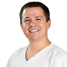 Викторенко Артём Юрьевич, стоматолог-хирург