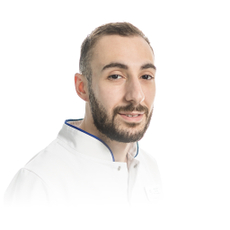 Джумаев Азамат Рустамович, стоматолог-хирург