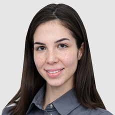 Ахметова Карина Севдиновна, стоматолог-терапевт