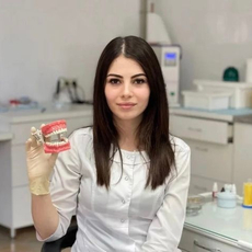 Тумасян Анна Левоновна, стоматолог-терапевт