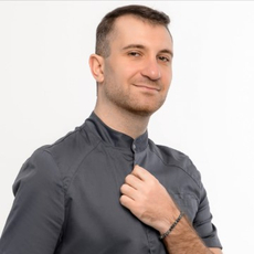 Киракосян Унан Айкрамович, стоматолог-хирург