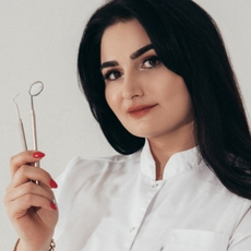 Оганесян Ася Альбертовна, стоматолог-терапевт