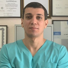 Амирханян Михаил Артурович, стоматолог-хирург