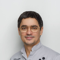 Зурабян Эраст Арамович, стоматолог-терапевт