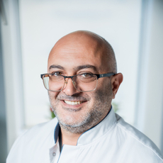 Гюрджян Оганес Арутюнович, стоматолог-терапевт