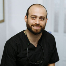 Арзуманян Арам Валерьевич, стоматолог-хирург