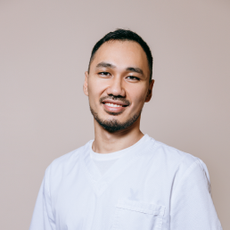 Уметов Улукбек Суйунбекович, стоматолог-хирург