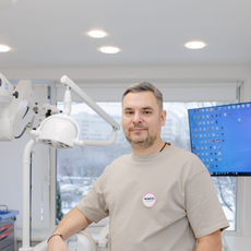 Максим Владимирович Чекунков, стоматолог-хирург