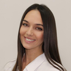 Шевцова Евгения Евгеньевна, стоматолог-терапевт