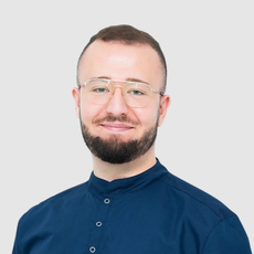 Вартапетов Александр Георгиевич, стоматолог-хирург