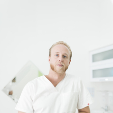 Свириденко Артем Дмитриевич, стоматолог-хирург