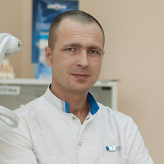Савенко Вадим Сергеевич, стоматолог-терапевт