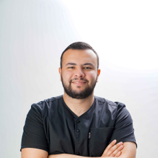 Меликсетян Альберт Георгиевич, стоматолог-терапевт