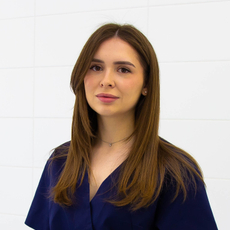 Титова Алина Александровна, пародонтолог