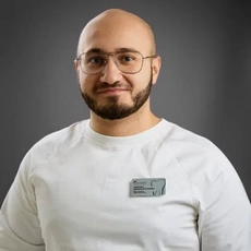 Левонян Эдуард Артурович, стоматолог-хирург