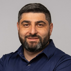 Мкртичян Артем Альбертович, стоматолог-хирург