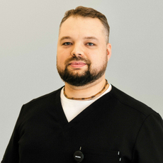 Бондаренко Михаил Романович, стоматолог-хирург