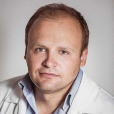 Уваров Евгений Владимирович, стоматолог-хирург