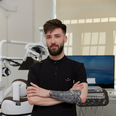 Мельников Максим Алексеевич, стоматолог-хирург