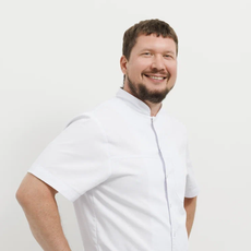 Росляков Максим Викторович, стоматолог-хирург