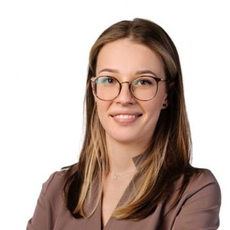 Котова Арина Сергеевна, стоматолог-хирург