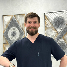 Карачев Евгений Владимирович, стоматолог-хирург