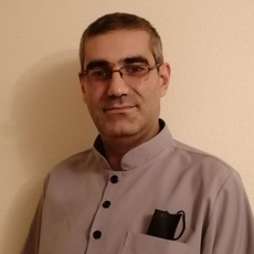 Галустян Ваге Николаевич, стоматолог-терапевт