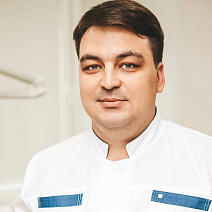 Ладеснов Юрий Валерьевич, стоматолог-терапевт