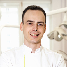 Исупов Максим Владимирович, стоматолог-терапевт