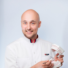 Карнута Артур Владимирович, стоматолог-терапевт