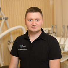 Харитонов Артем Евгеньевич, стоматолог-терапевт