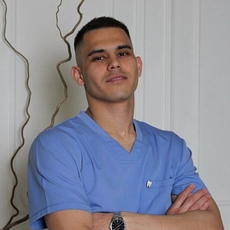 Атаханов Сердар Атаханович, стоматолог-терапевт