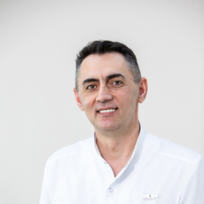 Алик Варужанович Мирзаханян, стоматолог-хирург