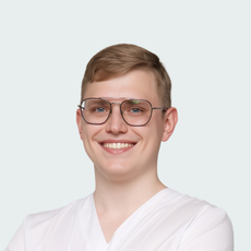 Максюков Дмитрий Станиславович, стоматолог-хирург