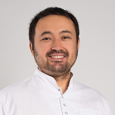 Нармаев Евгений Аркадьевич, стоматолог-терапевт